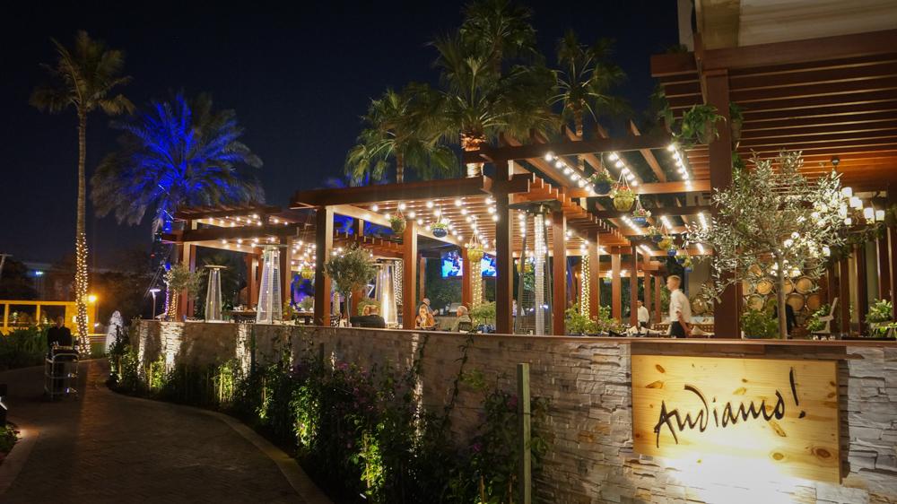 Hotel Grand Hyatt Dubai Esterno foto An outdoor restaurant at the resort